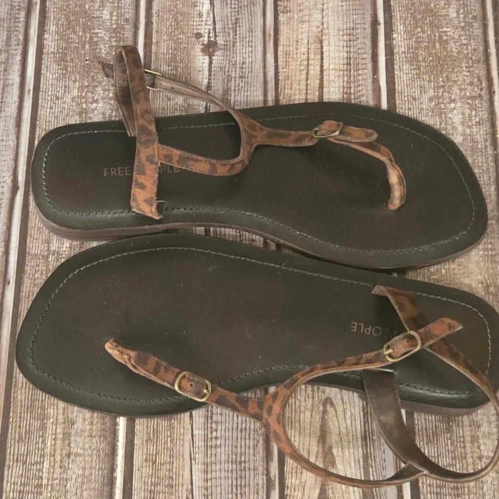 Sz 7.5 Women Free People Alina Brown Leopard Print T-Strap Thong Sandals VGUC! - Picture 9 of 10